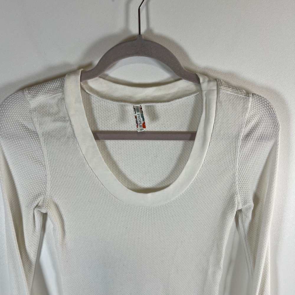 Free People Womens Cream Waffle Knit Thermal Scoop Neck Button Cuff Top Small - Picture 3 of 11
